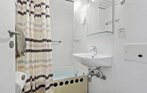 Shower - 1 bedroom lovely apartment in Nexø (Nexø)