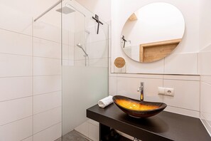 Douche, sèche-cheveux