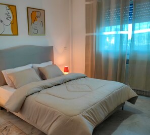 2 bedrooms, WiFi - Lighthouse House with Lake View and Shopping (Tunis Governorate)