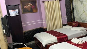 Quadruple Room | Iron/ironing board, free WiFi