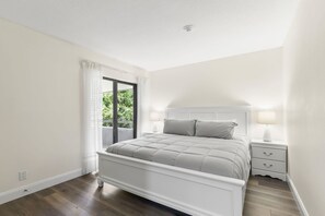 2 bedrooms, desk, iron/ironing board, travel crib - Byrnwyck 2172-2174 2 Bedroom 2 bath Adjoining Unit At Innisbrook. (Palm Harbor)