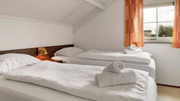 House | 3 bedrooms, individually furnished, bed sheets