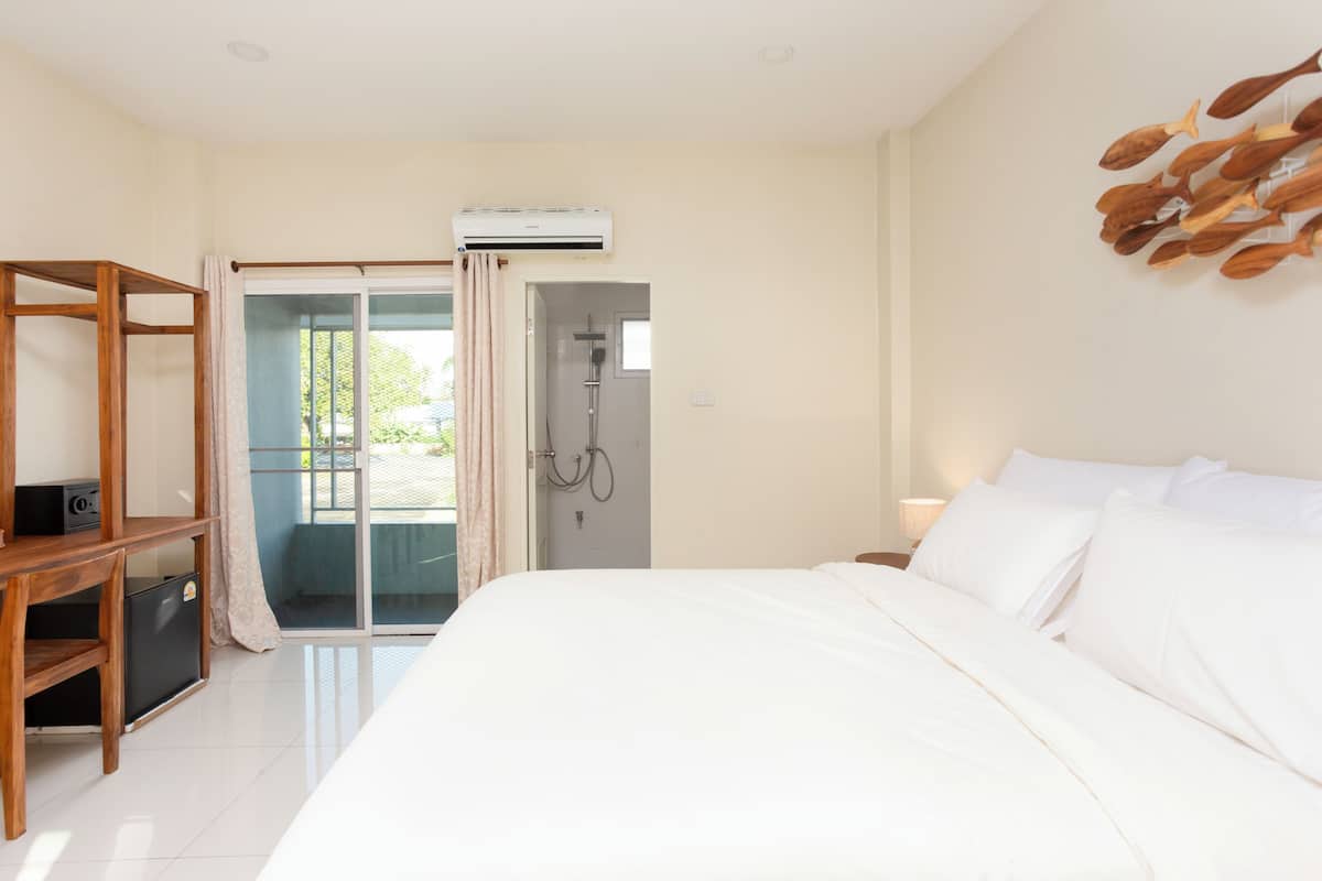 Deluxe Double Room, City View | Desk, free WiFi