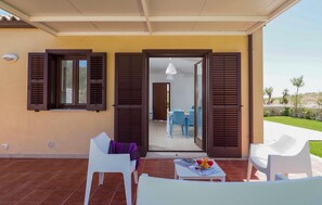 Outdoor dining - 2 bedroom stunning home in Marina di Modica (Marina di Modica)