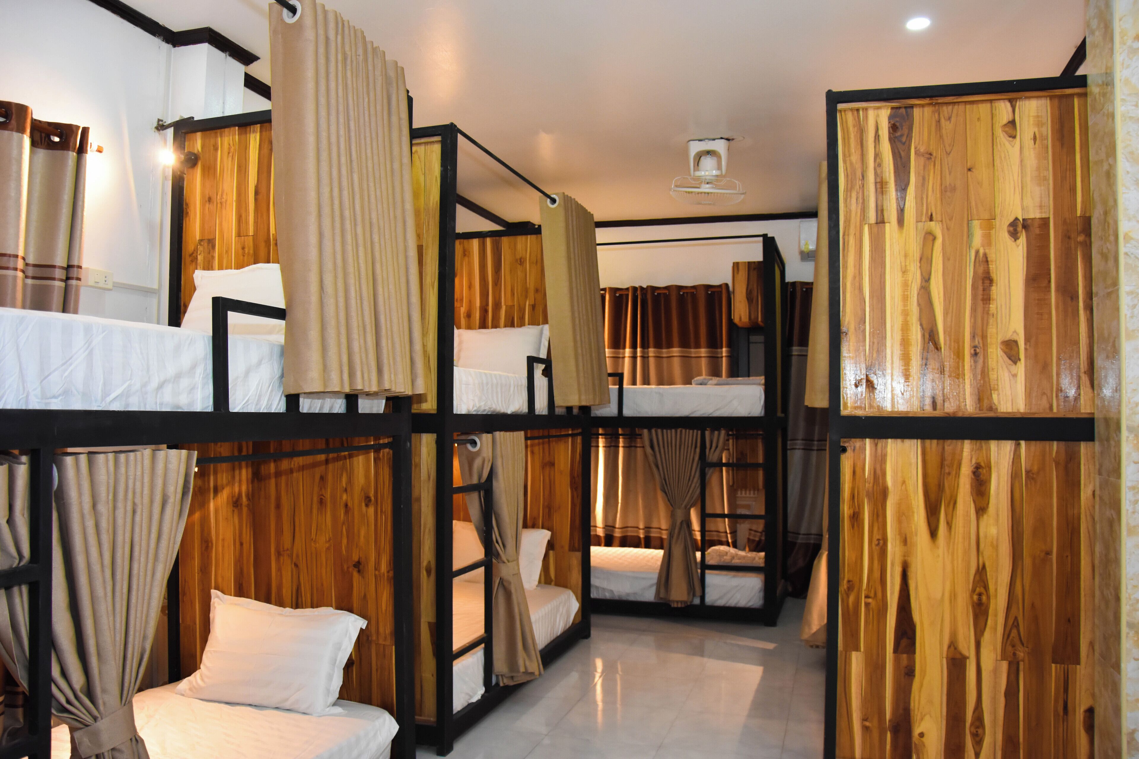 Standard Shared Dormitory | In-room safe, desk