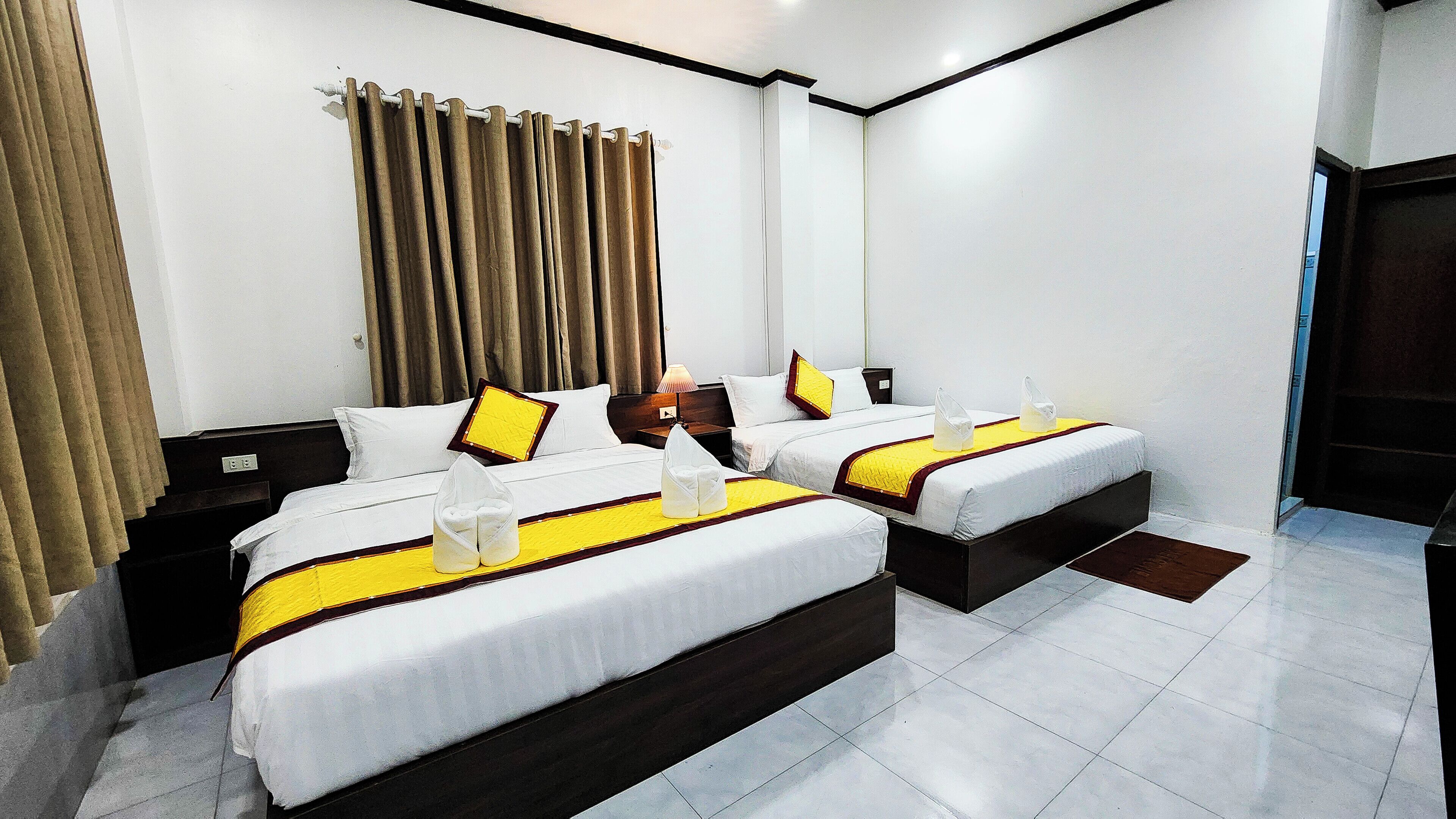 Deluxe Triple Room | In-room safe, desk