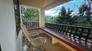 Cottage tiện nghi đơn giản, quang cảnh núi | Ban công