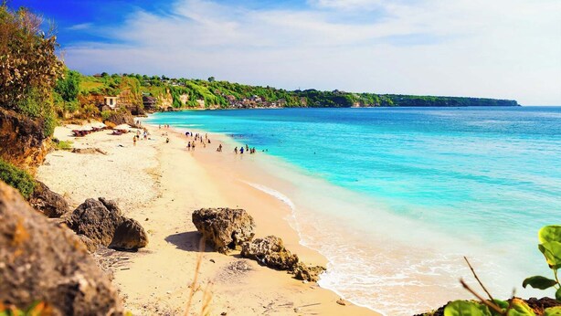 A beach with clear turquoise water, sandy shore, and rocky outcrops. - Samastiti Bingin (Pecatu)