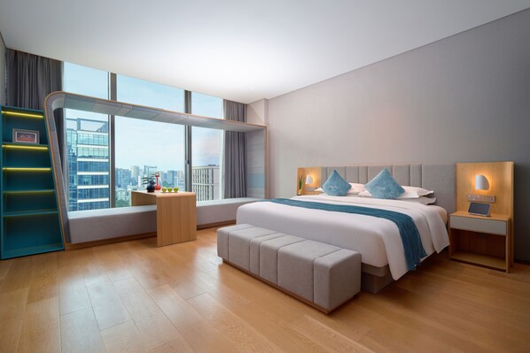 Dobbeltrom – superior, byutsikt | Sengetøy av topp kvalitet, dundyner, minibar (inkludert) og skrivebord