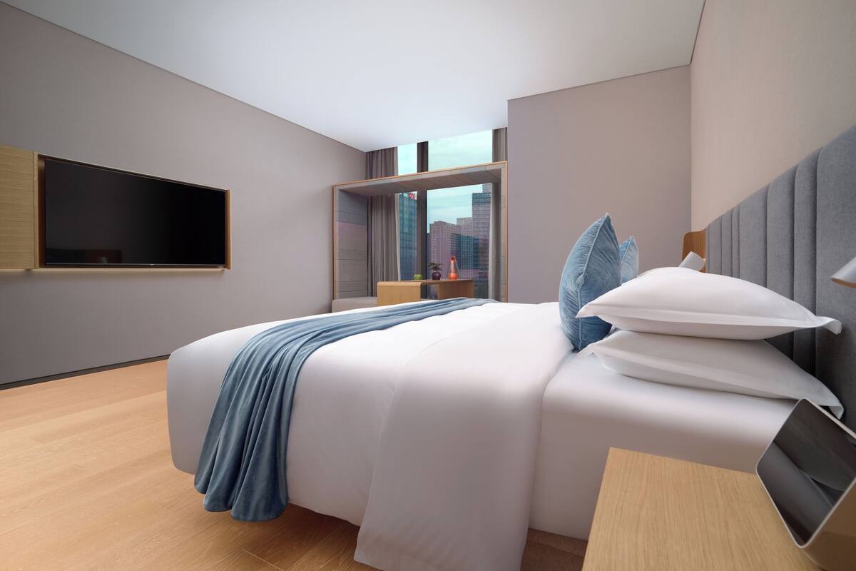 Kamar Double Standar, pemandangan kota | Seprai premium, selimut bulu angsa, minibar gratis, dan meja kerja
