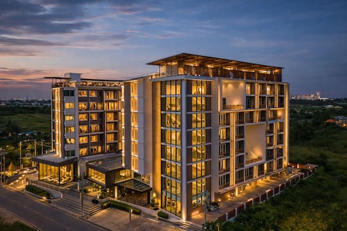 Tisha Hotel