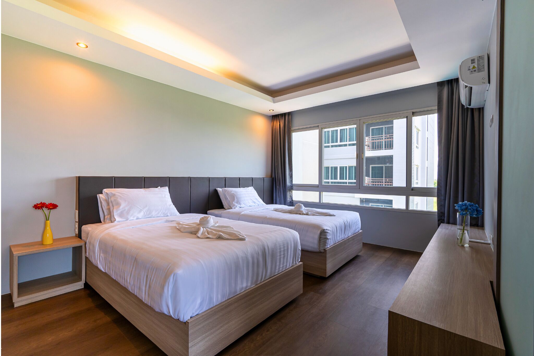 One Bedroom Suite | Blackout curtains, soundproofing, free WiFi, bed sheets