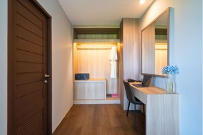 One Bedroom Suite | Blackout drapes, soundproofing, free WiFi, bed sheets - Tisha Hotel (Bang Sao Thong)