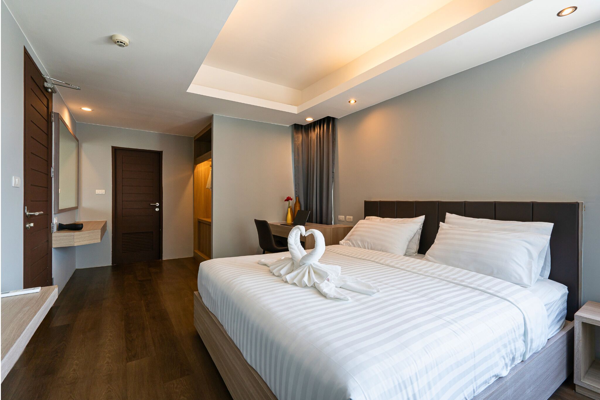 Two Bedroom Suite | 遮光カーテン、防音設備、WiFi (無料)、ベッドシーツ