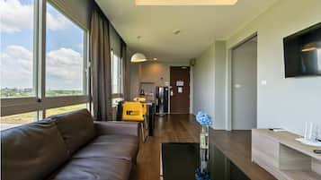 One Bedroom Suite | Blackout curtains, soundproofing, free WiFi, bed sheets