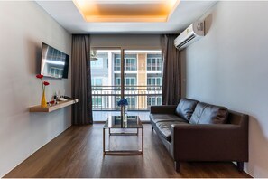 Two Bedroom Suite | 起居区 | 电视