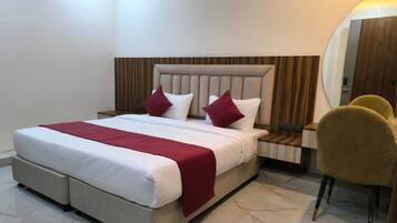 Standard Room, 1 Bedroom | Premium bedding, Select Comfort beds, iron/ironing board, free WiFi