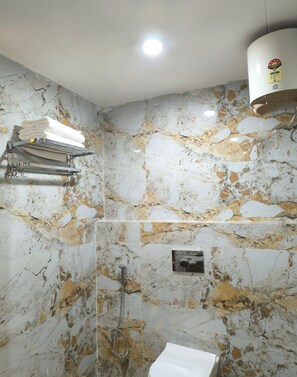 Habitación estándar, 1 habitación | Baño | Pantuflas