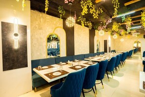 Restaurant - HOTEL THE MANOR (Varanasi)