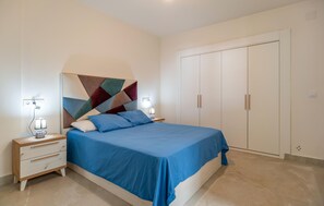 3 bedrooms, travel cot, free WiFi, bed sheets