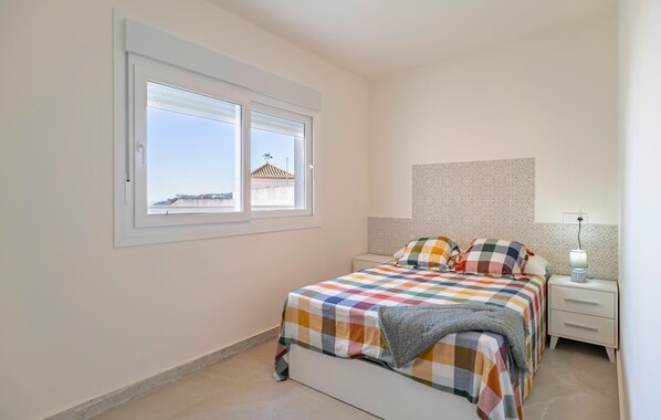 3 bedrooms, travel cot, free WiFi, bed sheets