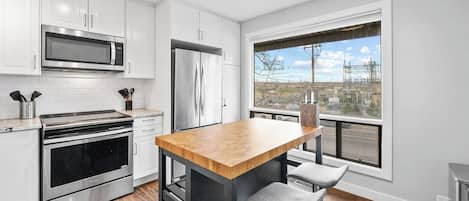 Fridge, microwave, oven, stovetop