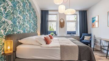 2 bedrooms, desk, iron/ironing board, travel crib