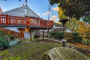 Terrace/patio - The Green Lake Firefly Lodge (Seattle)