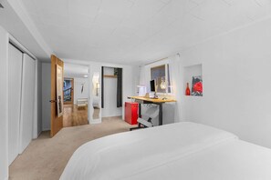 4 bedrooms, iron/ironing board, WiFi, bed sheets - The Green Lake Firefly Lodge (Seattle)