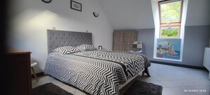 1 bedroom, iron/ironing board, travel crib, free WiFi - Gîtes "Les Agapanthes" in the countryside 10 minutes from the coast, Pets welcome (Pludual)