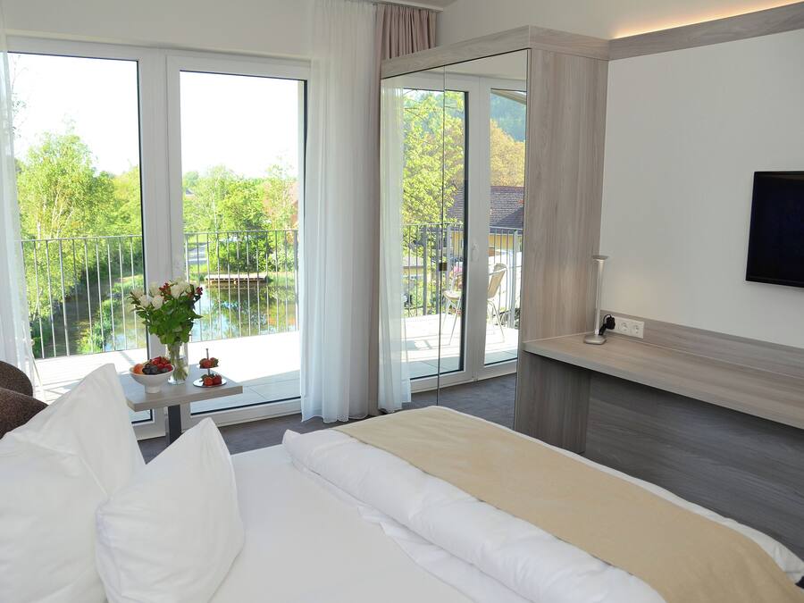 Superior Double Room, Lake View | Minibar, soundproofing, WiFi (free), bed sheets