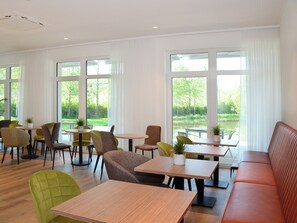 Daily buffet breakfast (EUR 19.9 per person) - Dormero SeHo Graz (Raaba-Grambach)