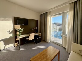 套房 | 迷你吧、隔音、免费 WiFi、床单