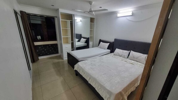 2 chambres, fer et planche à repasser, Wi-Fi, draps fournis