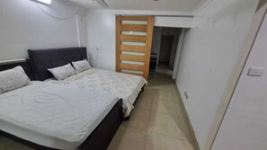 2 bedrooms, iron/ironing board, WiFi, bed sheets