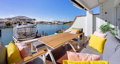 On the Canal in Halls Head