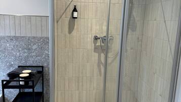 Towels, soap, shampoo, toilet paper