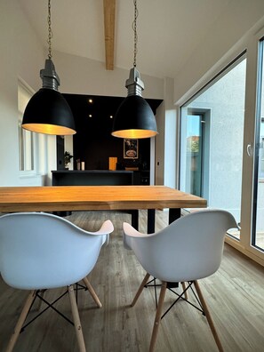 Dining - Carl from Aurora (Weimar)