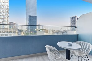 Apartamento superior, 1 quarto, sacada | Sacada