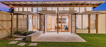 Architectural Oasis in Moffat Beach