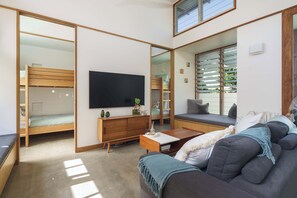 3 bedrooms, desk, iron/ironing board, travel cot