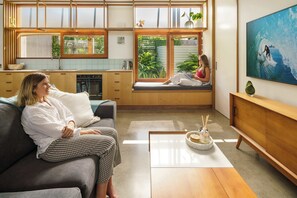 Tv, bøger, kontorer