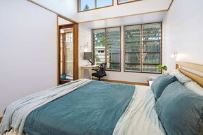 3 soveværelser, skrivebord, strygejern/strygebræt, weekendseng