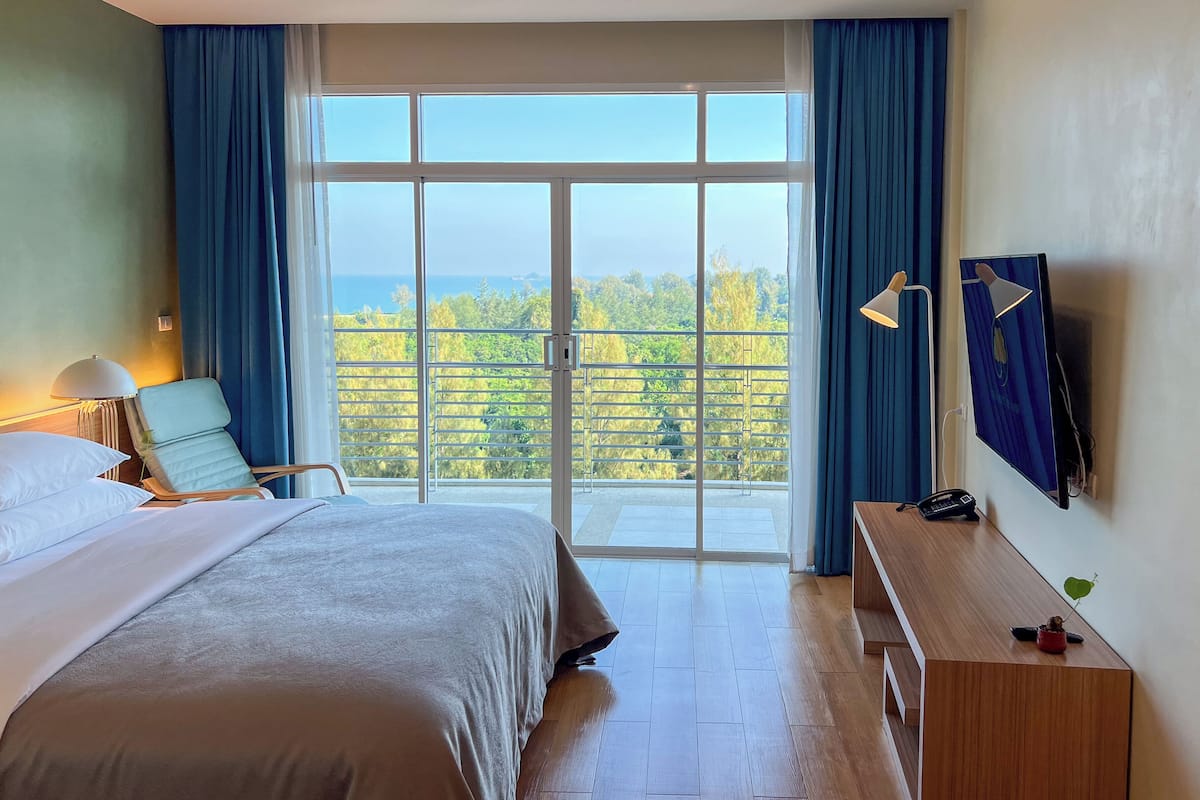 Minibar, in-room safe, desk, blackout curtains