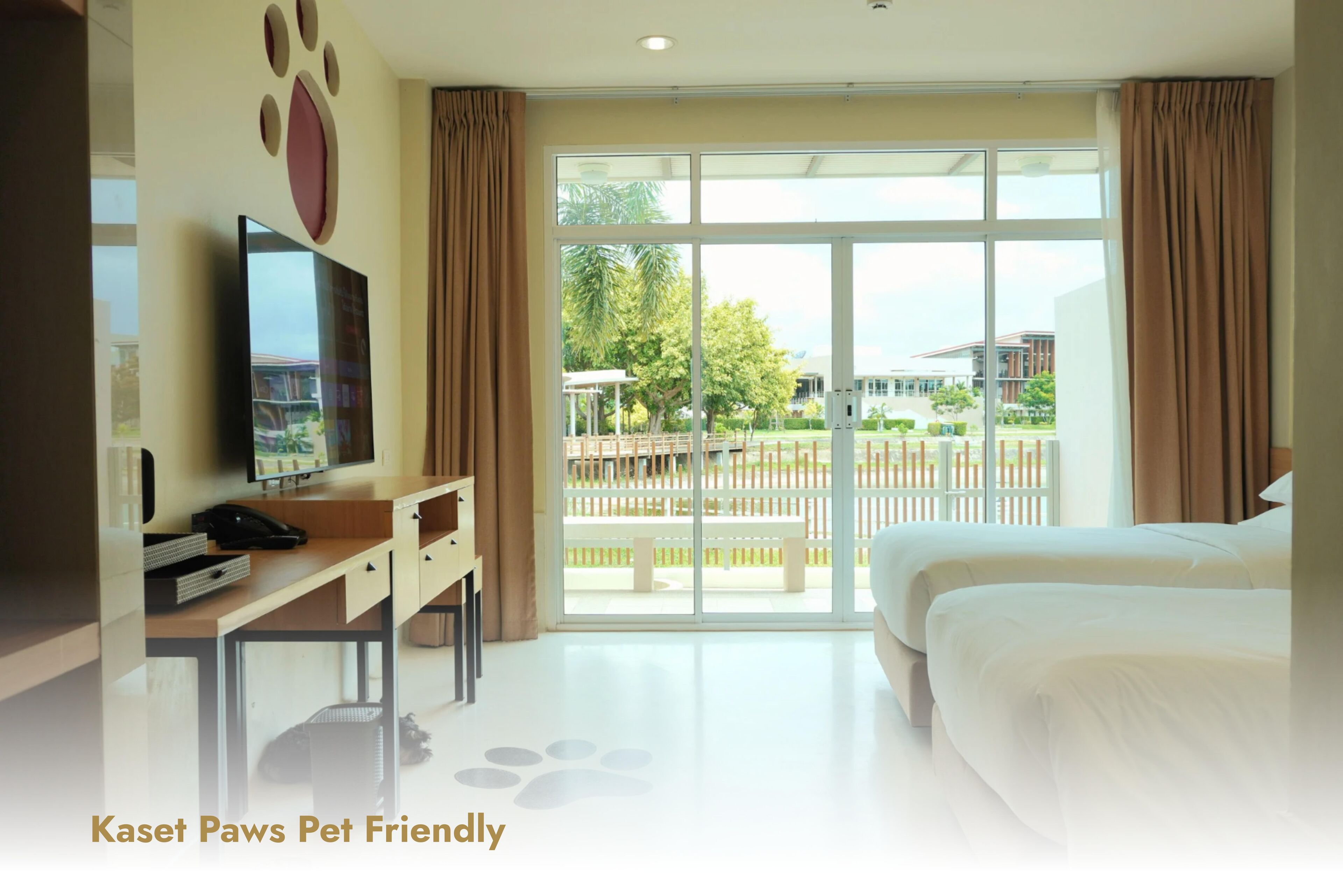 Kaset Paws Pet Friendly | Minibar, in-room safe, desk, blackout curtains