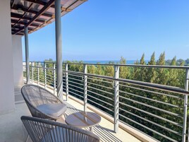 Kaset Suite with Sit and Sip 76 sqm | 발코니 전망