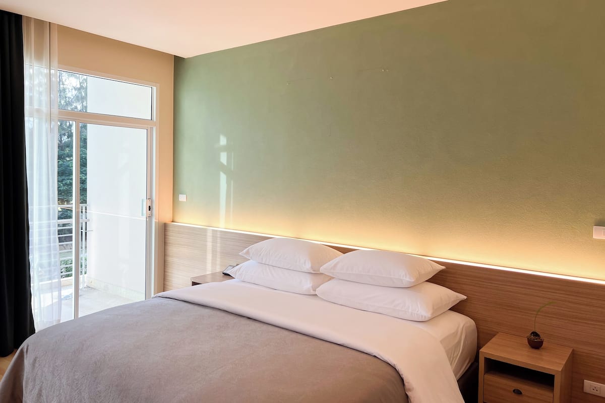 Minibar, in-room safe, desk, blackout curtains