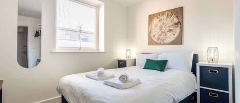 1 bedroom, desk, iron/ironing board, WiFi