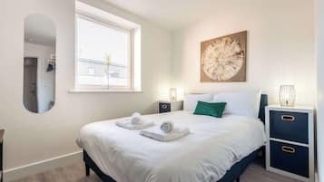 1 bedroom, desk, iron/ironing board, WiFi