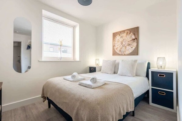 1 bedroom, desk, iron/ironing board, WiFi